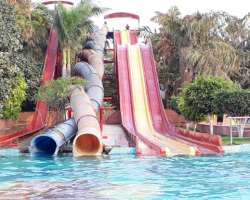 The park offers a number of wet and dry rides like Frog Hopper, Trampoline jump, Waves pool, water slides where visitors of every age group can enjoy 